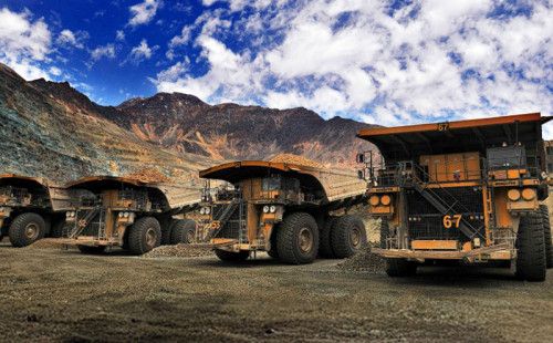 Portal_Minero's tweet image. 🚀 Perú debe modernizar su base geocientífica y agilizar permisos para seguir siendo competitivo en la minería. #MineríaPeruana #Innovación #Competitividad
tinyurl.com/z4j655h8