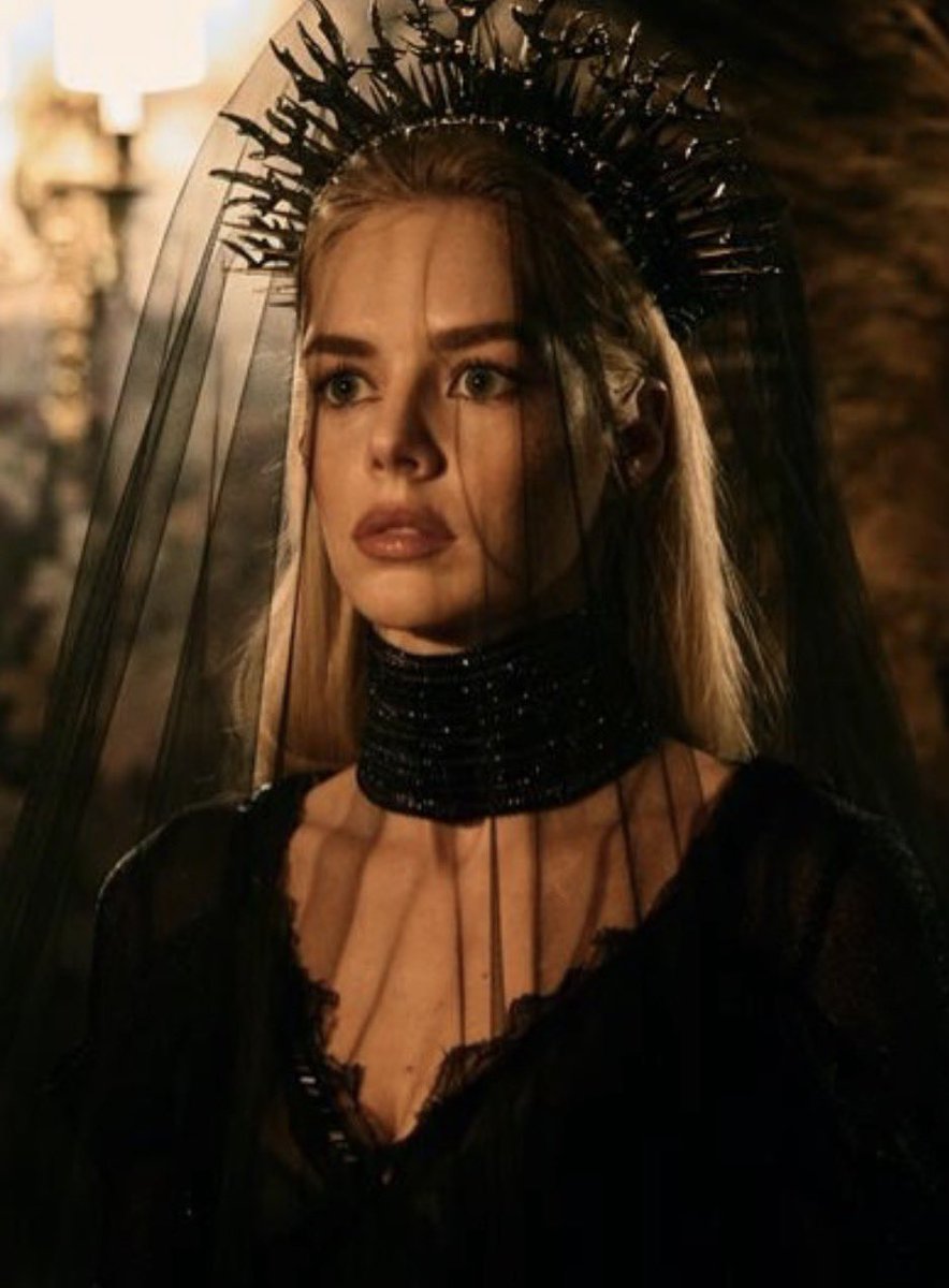 OH MY GOD LOOK AT HER