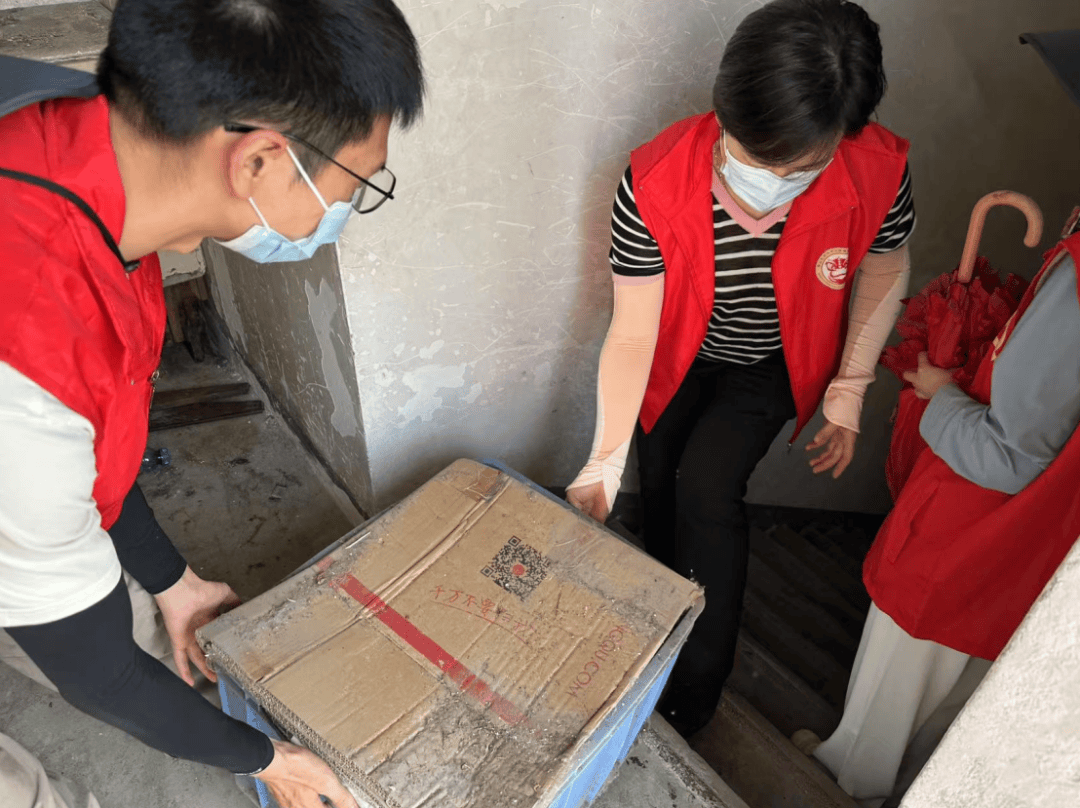 dominique tweet media