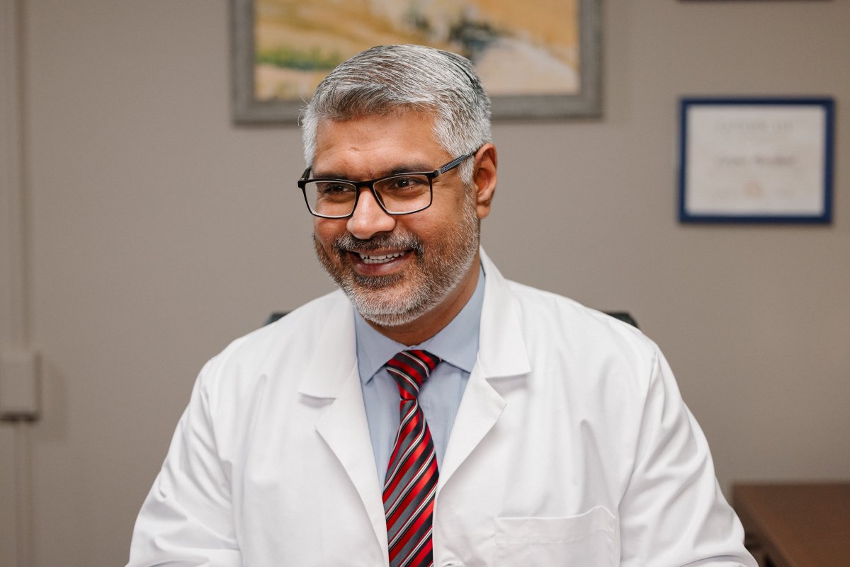 StJosephsHealth's tweet photo. In honor of National Doctors' Day on March 30, you have the opportunity to express your gratitude towards our incredible physicians. 🩺 Donate now to the St. Joseph's Health Foundation: https://t.co/xdwVK7E2rR https://t.co/edX0rigG8B