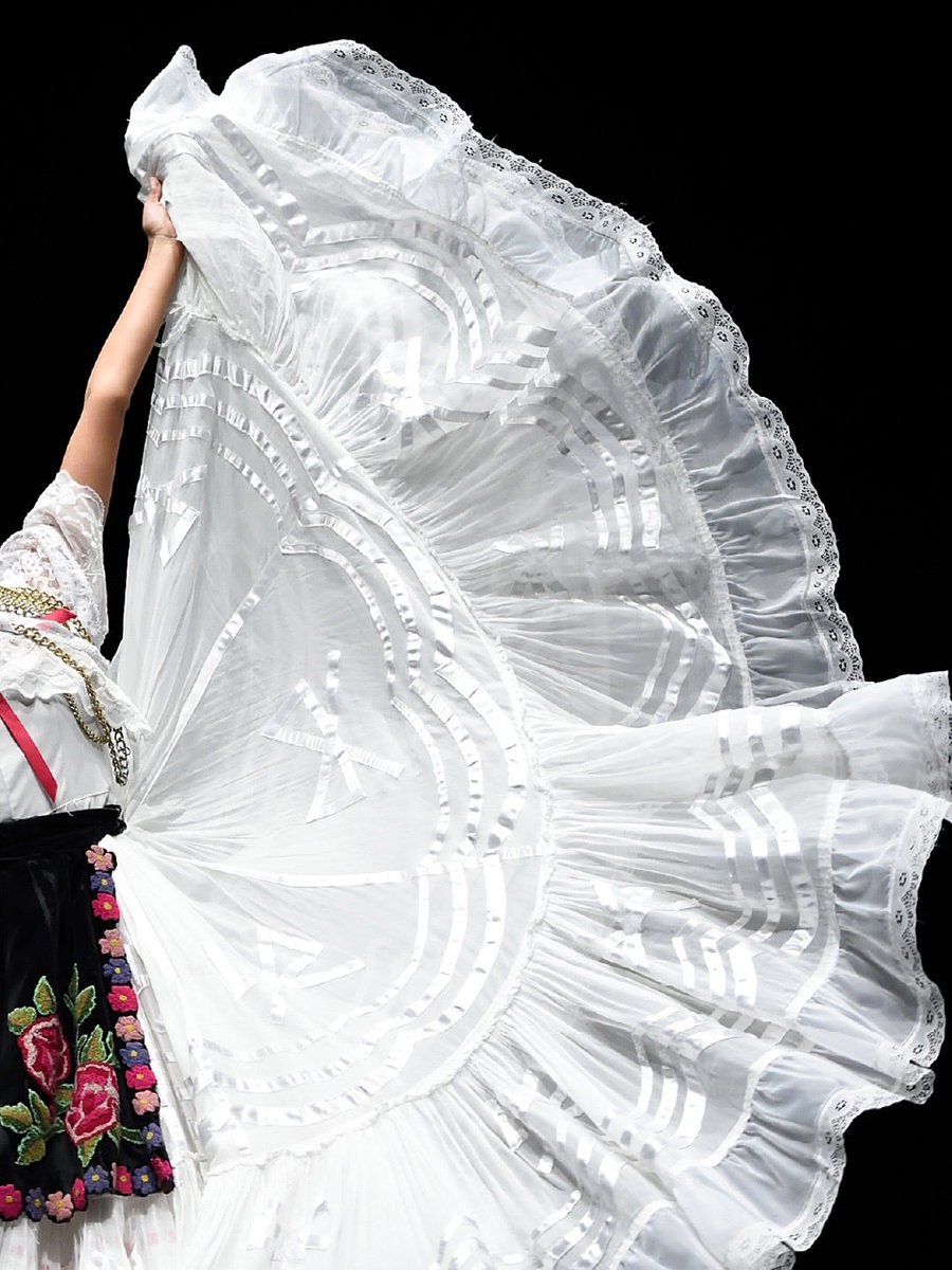 Ballet de Amalia Hdz tweet media