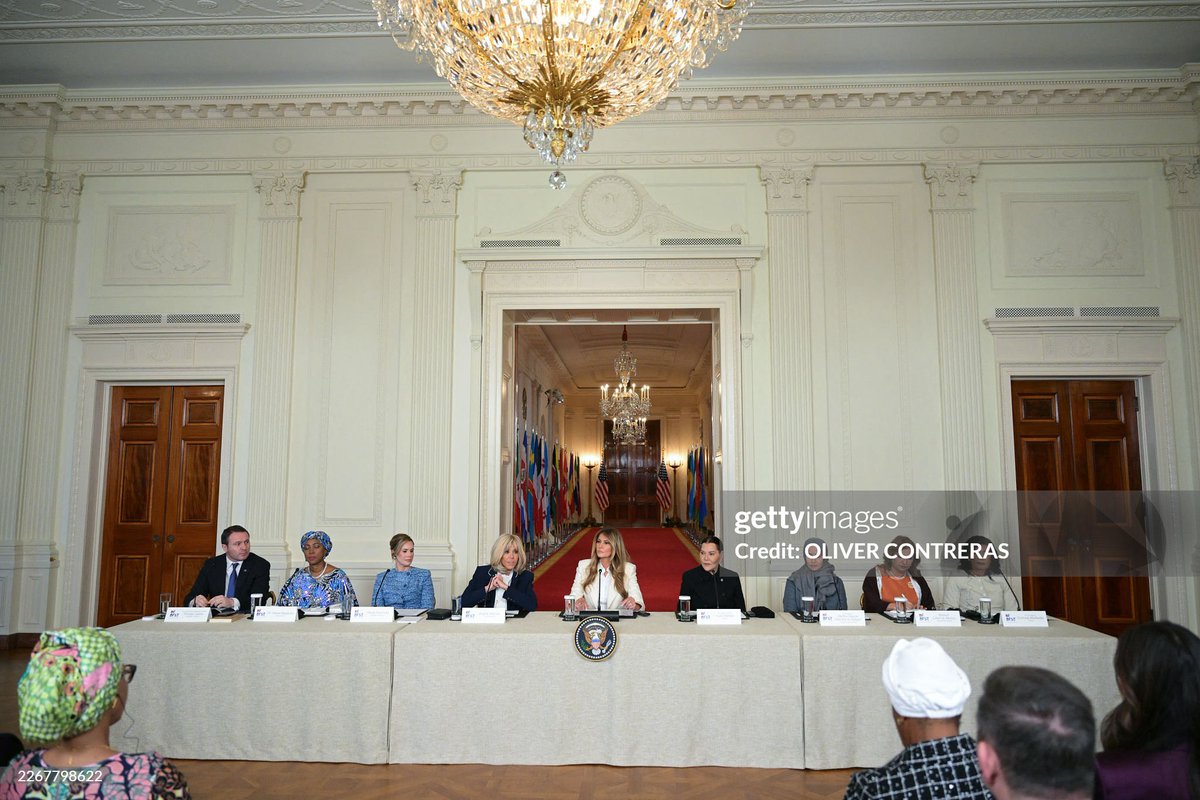 FLOTUS Report tweet media