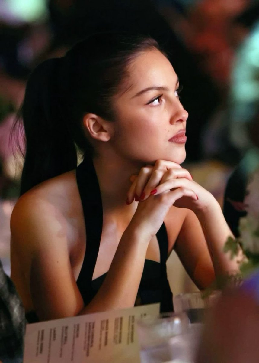 Olivia Rodrigo’s side profile is insane.