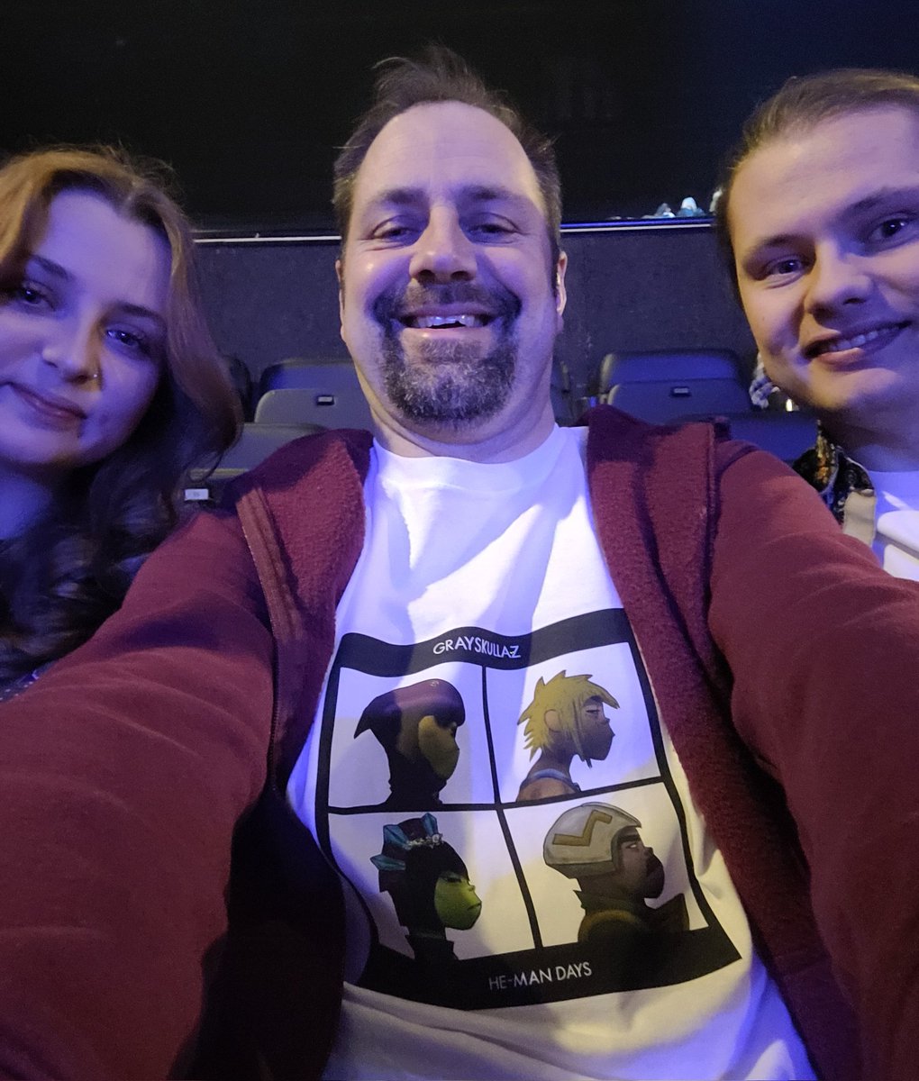 Damian_Quinn666's tweet image. The custom shirt I designed for the recent Gorillaz concert. It's a mashup of another close to my heart. The film is out this year. So I get to wear it a 2nd time at least! I'm happy, feeling glad...💪🦍🎶
#gorillaz #hemanandthemastersoftheuniverse #mashup #demondays #fanshirt