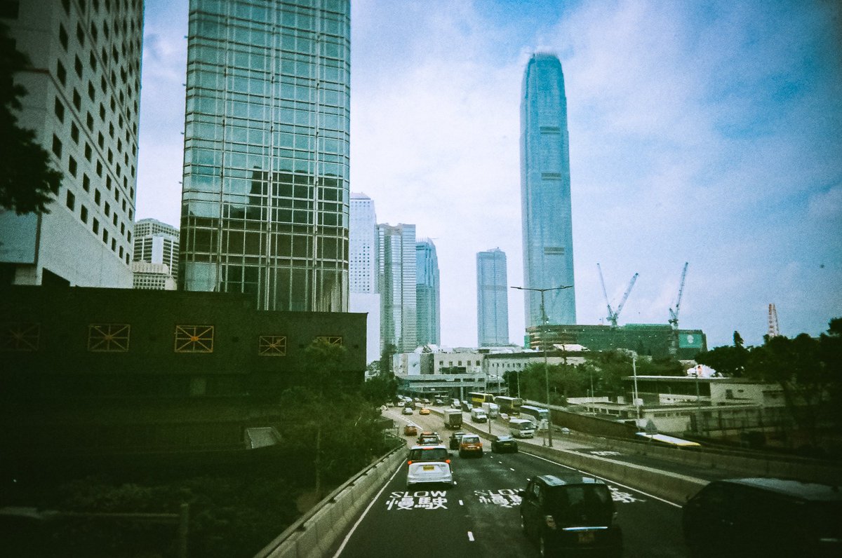 kathybuilds's tweet image. View from the upper deck. Shot on 35mm film.

#ToyCamera
#RetoUltraWideAndSlim
#LetAIHandleTheMundane
#LiveLikeAHuman