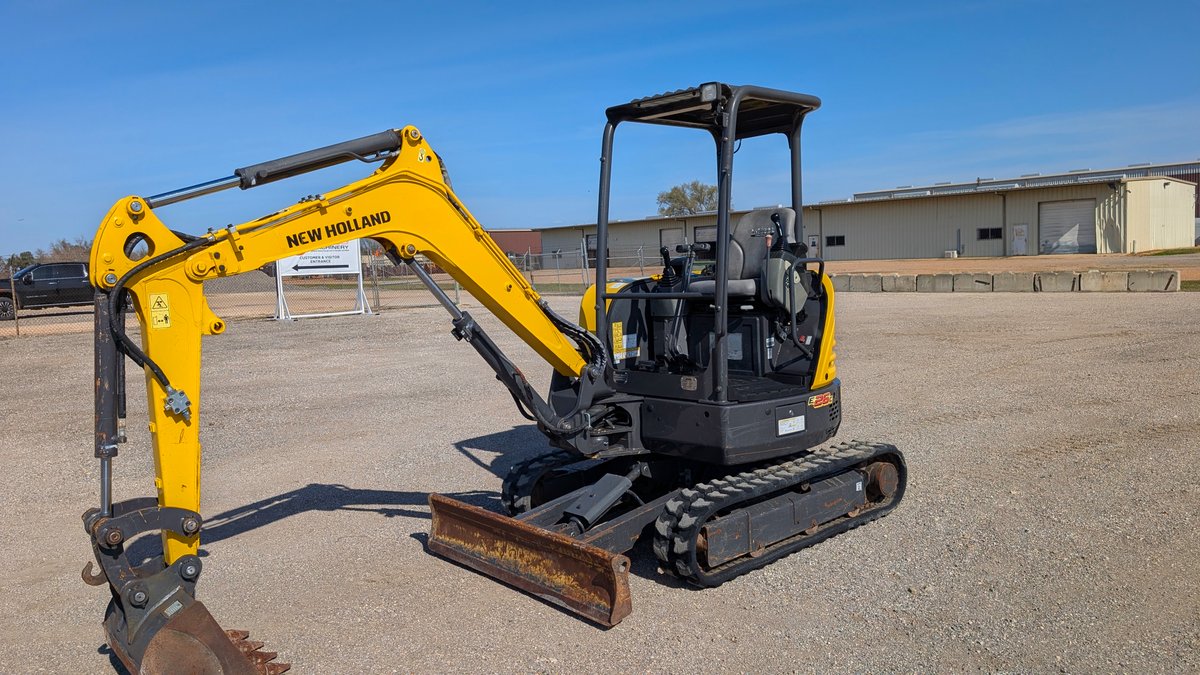 RhinoMachinery's tweet image. 2021 New Holland E26C - Only 350 Hours! ✨

• Engine: Kubota D902 – 24.8 HP diesel
• Operating Weight: 5,850 lbs
• Auto-shift two-speed travel

📍Location: La Grange, TX

See more details: rhinomachinery.com/machine/761079…

#RhinoMachinery #newholland #ConstructionEquipment