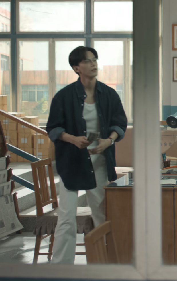 ZARA__818's tweet photo. What in the 90s a teacher wearing this kinda fit to school🤣🤣🤣
#Dengkai #WindDirection https://t.co/vHIAbIMJbX