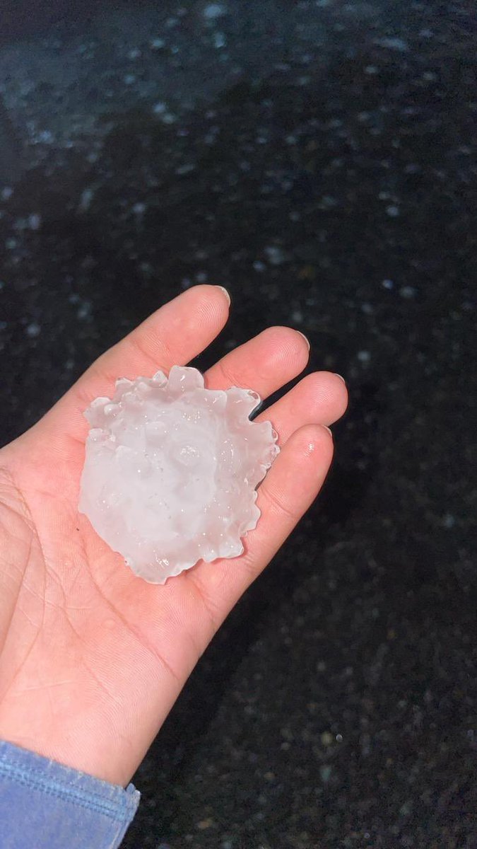 abri_oman5's tweet photo. ❄️Large hailstones in Izki, Oman today  25-3-2026 #Oman https://t.co/o35qVoW86c