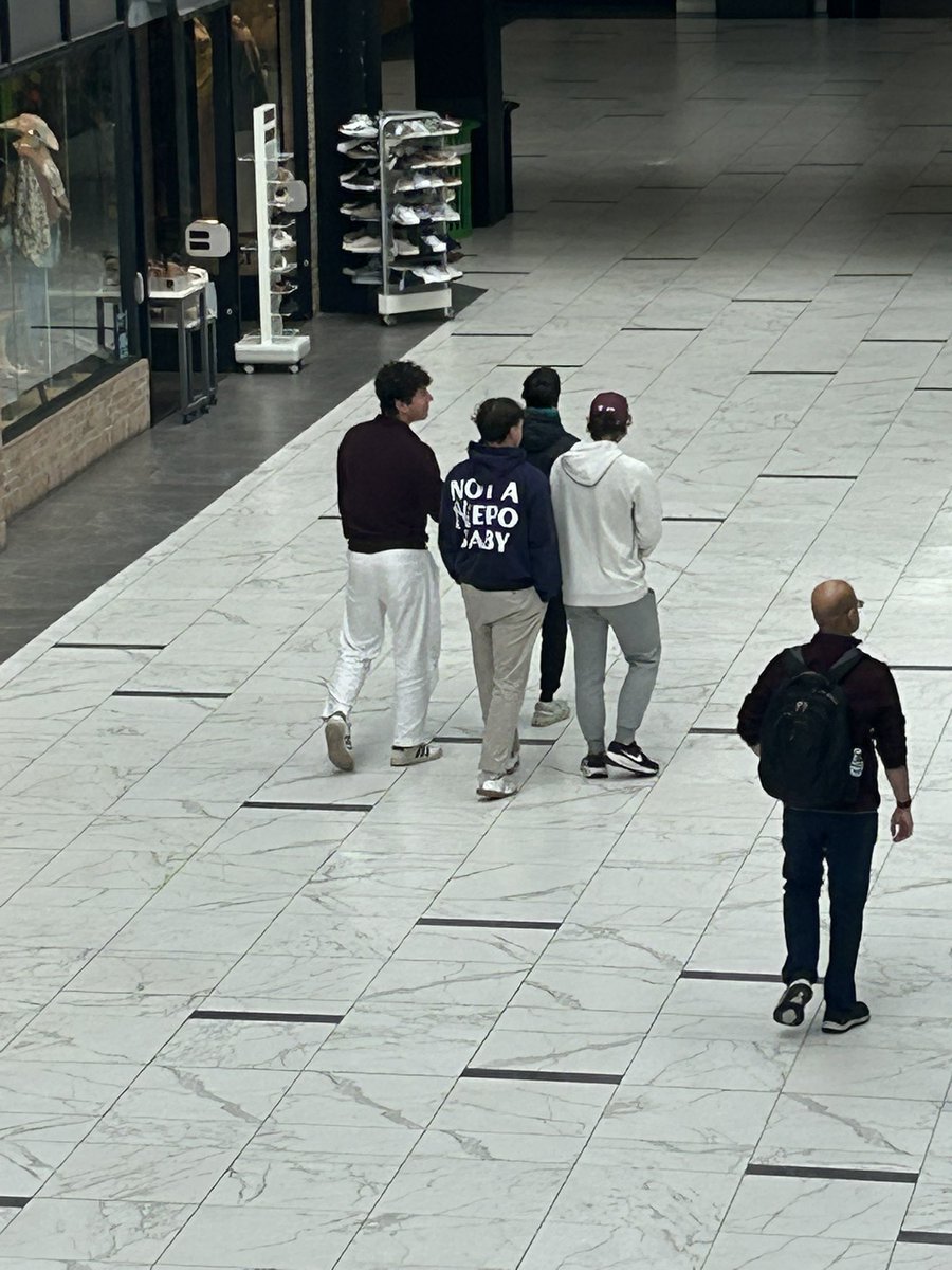 zyn4cpa's tweet image. Woah thanks dude I was starting to think you’re a nepo baby #phew #closeone #shrink