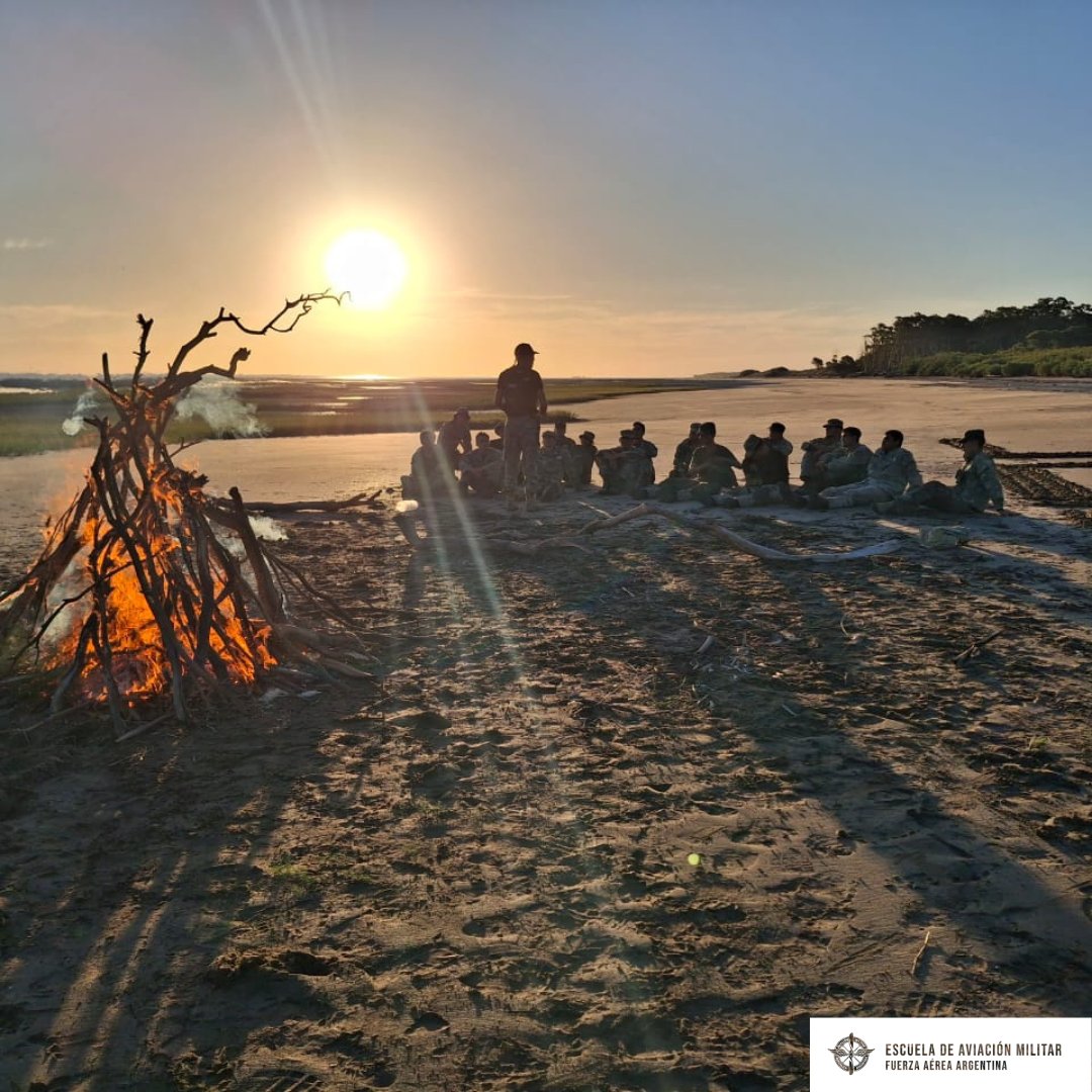 Esc Aviación Militar tweet media