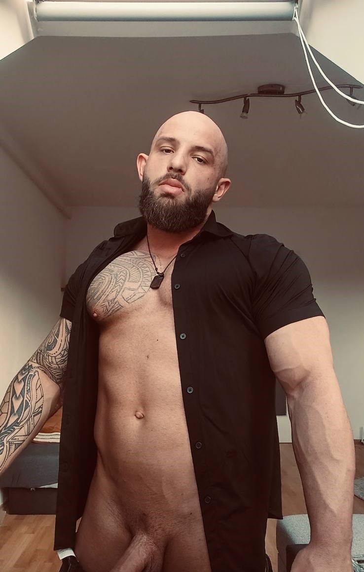 I just walked into the room… now I don’t want to behave linktr.ee/marcuspower