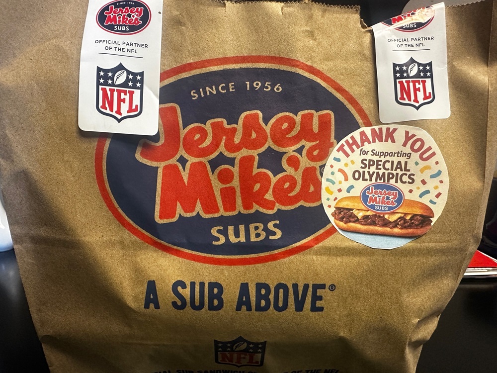 Angela_LC's tweet photo. Thank you Jerseys Mike's for helping @lccomm go "A Sub Above" with Special Olympics Ohio! @jerseymikes @SOOhio @SpecialOlympics https://t.co/Y1jeMj4QrB