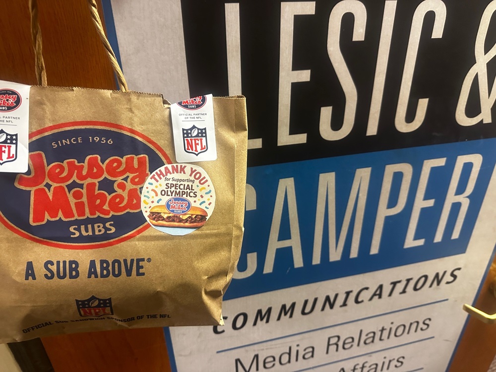 Angela_LC's tweet photo. Thank you Jerseys Mike's for helping @lccomm go "A Sub Above" with Special Olympics Ohio! @jerseymikes @SOOhio @SpecialOlympics https://t.co/Y1jeMj4QrB