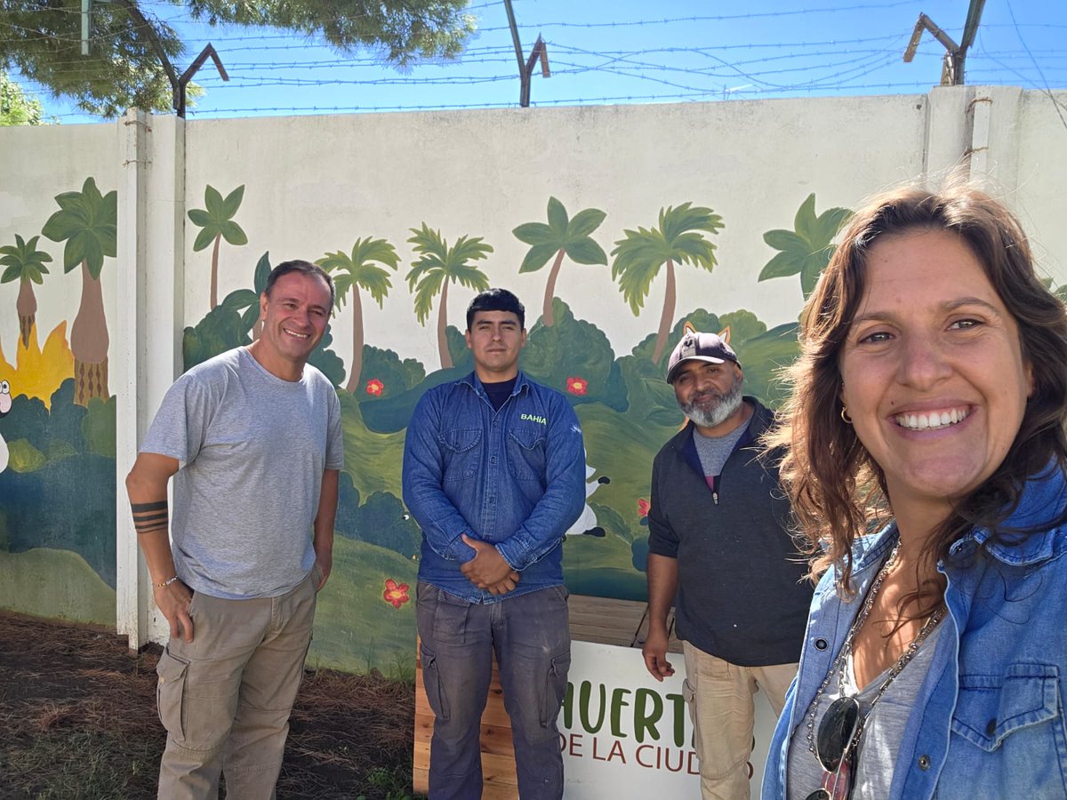 ScacciaDaiana's tweet image. La semana pasada @Val_Fabian se comprometió con el #PequeñoCottolengo a acompañar el armado de su huerta.

Hoy, junto al equipo, entregamos la #compostera: un paso clave para transformar residuos en vida y producción.

Se viene un proyecto hermoso, con amor e inclusión ❤️