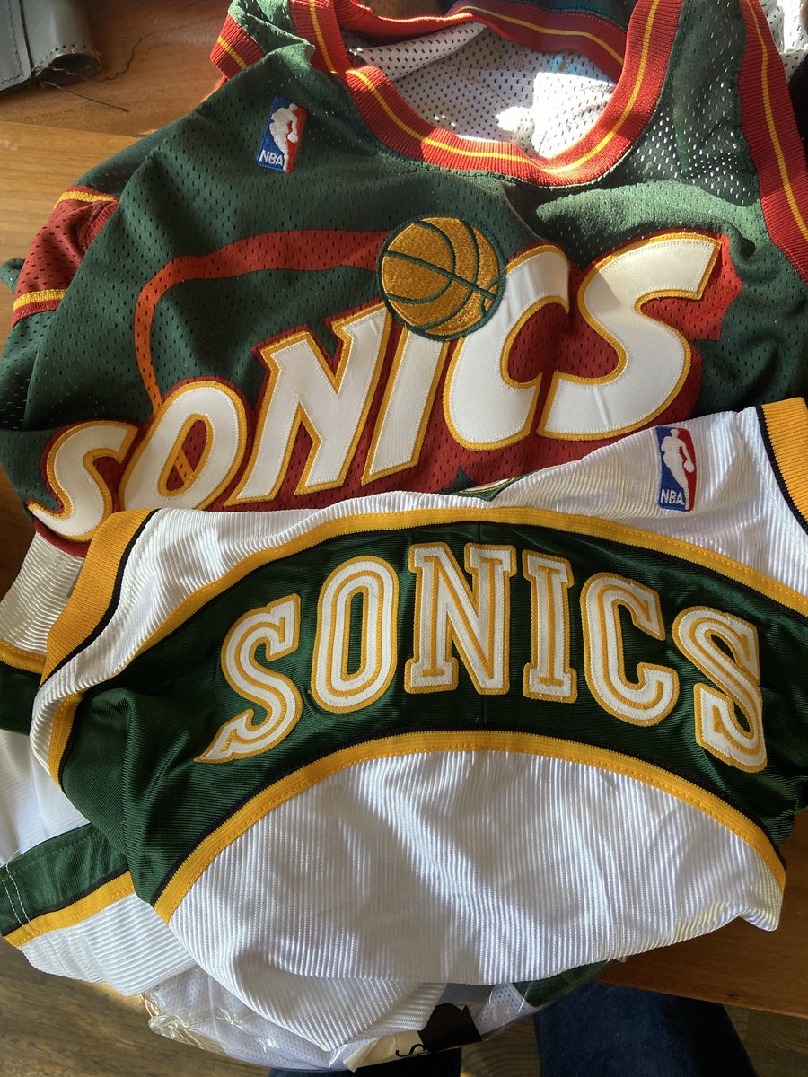 Ann Davison tweet media