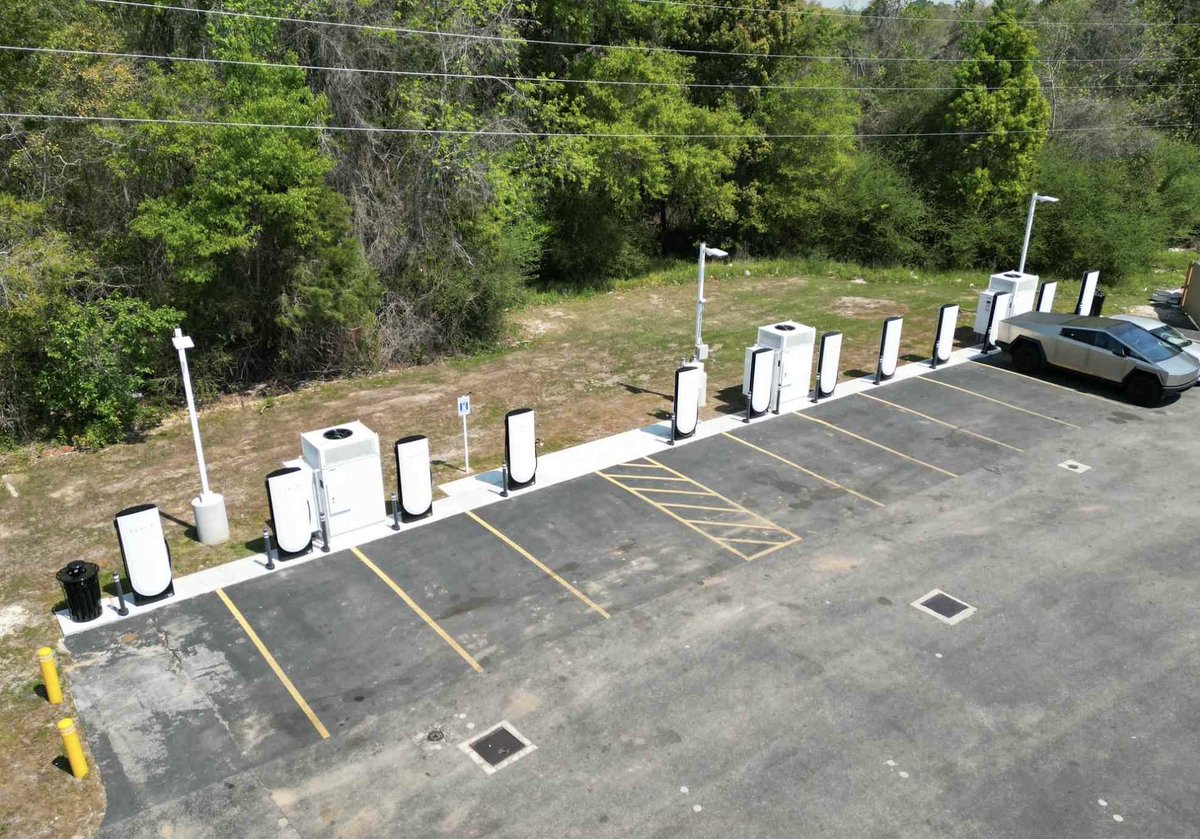 Tesla Charging tweet media