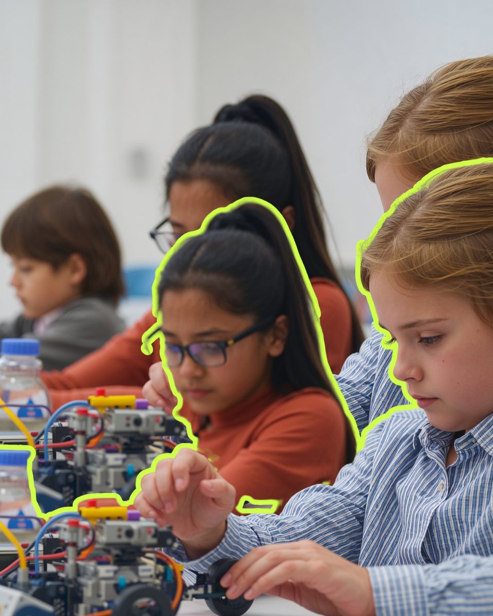 creatorbots's tweet photo. Coding + circuits + design = future-ready learners 🚀 https://t.co/jnvfoU0bmb https://t.co/YSoaTvOMJd