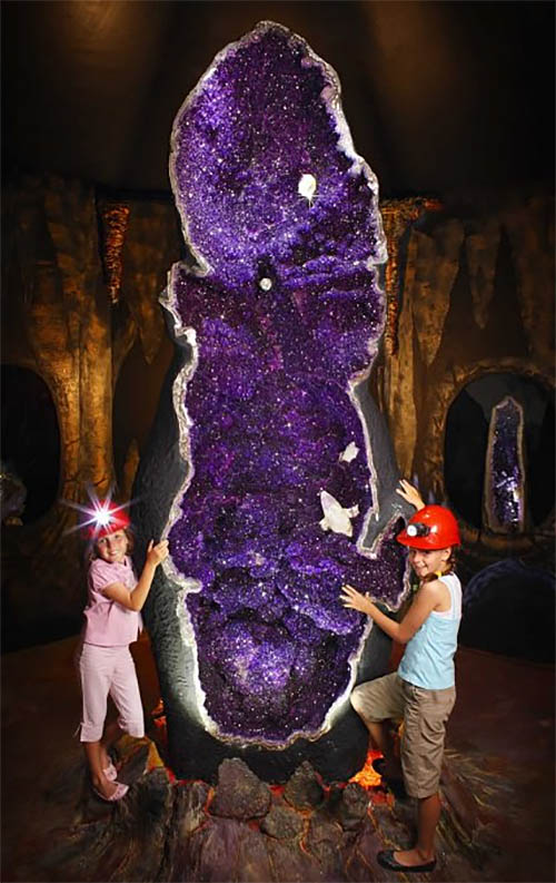 🚨 Geologists are calling this amethyst formation 