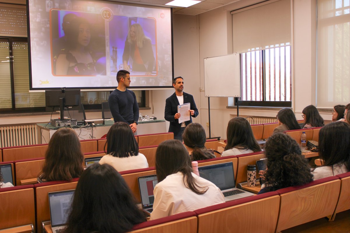 🗣️Comunicar con claridad es esencial en la función del Ministerio Fiscal.

Por ello, el alumnado de la 6⃣4⃣ª Promoción de la #CarreraFiscal ha recibido esta semana un “Taller de #Comunicación” junto a <a href="/CristinaOnega/">Cristina Onega</a>, <a href="/Sirgador/">Sergio Hernández</a>, Diego Villafañe Díez y Antonio Pérez Vicente. 👇