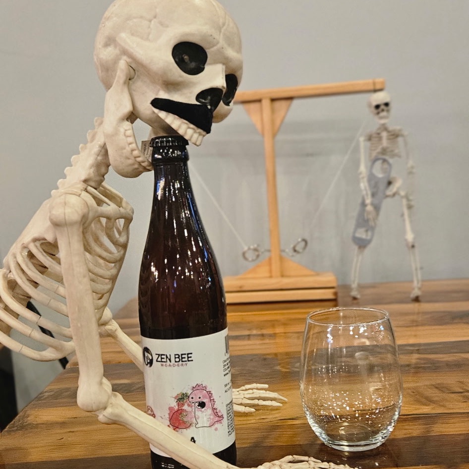 SpiresSocial's tweet image. It’s a poppin bottles kind of day 
•
•
•
#humpday #craftbrewery #mead #craftbeer #beerinspires #drinkupcbus #beerstagram