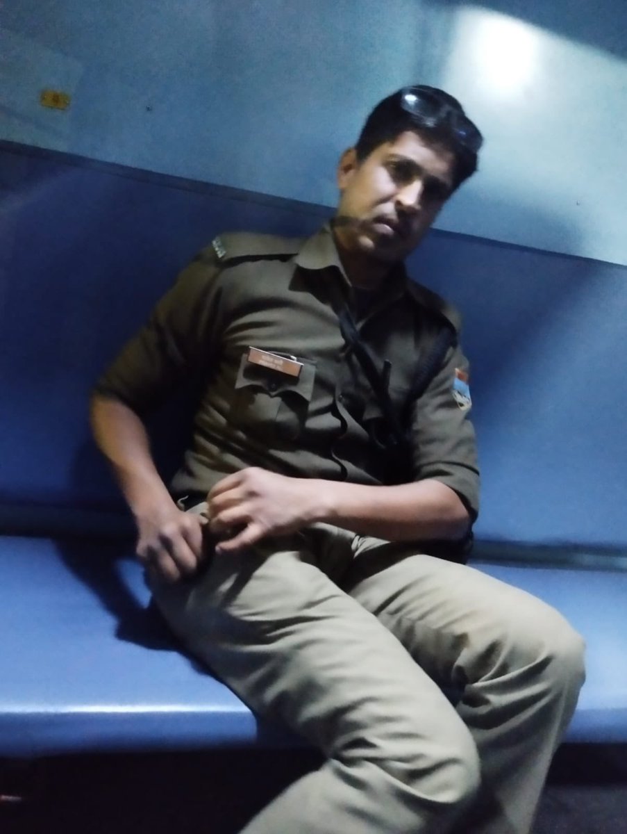 imankit28IND's tweet photo. डियर @RailwaySeva ;
PNR 2149902281, T.N - 13010 से महिला यात्री यात्रा कर रही हैं। परवेज अली नाम का RPF शराब पीकर ड्यूटी कर रहा हैं। महिला यात्री के साथ अभद्रता का व्यवहार किया। शख्त कार्यवाही करें। तीर्थनगरी से महिलाओं के साथ ऐसी घटना स्वीकार्य नहीं हैं।
@RailMinIndia https://t.co/aRxSvw2T7e