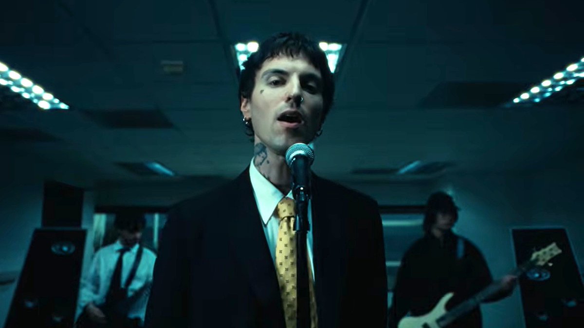 revolvermag tweet media