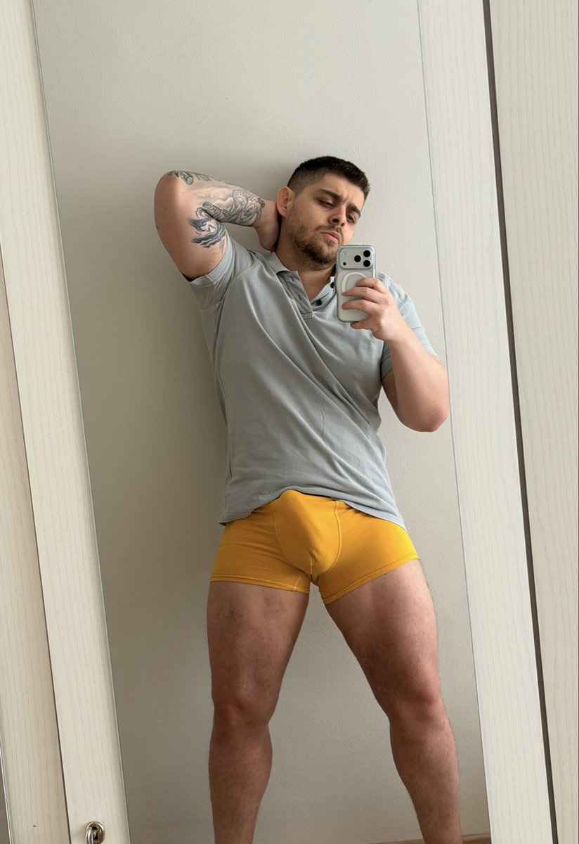 xVarello tweet media