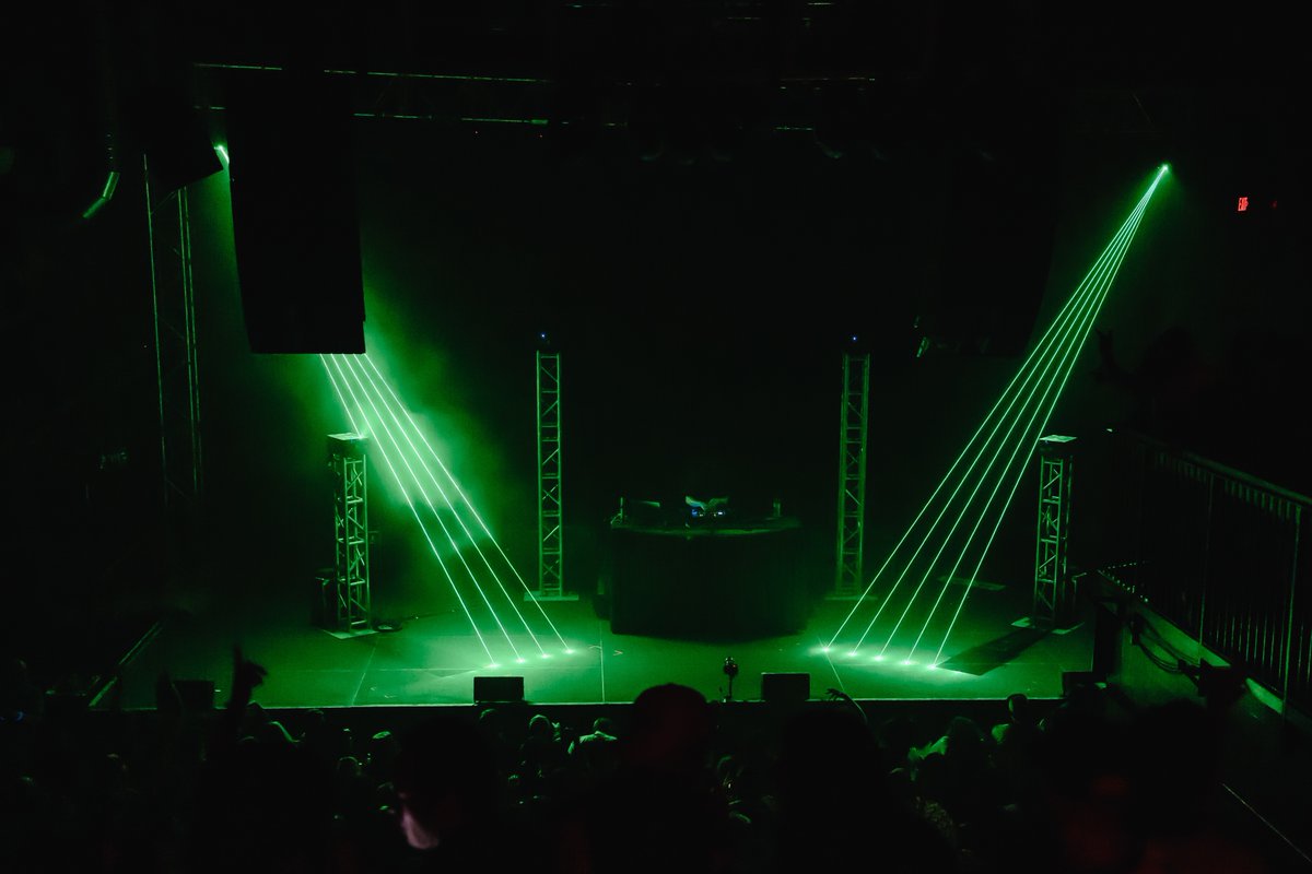 HeadnodSquad's tweet photo. Mersiv last Sat was special. No phones, just vibes.

Massive thanks to The Giving Room. Thanks to all of your generosity, we collected 100+ clothing items for our community!🤍

🎟️ RAFFLE WINNERS: Congrats to our winners! 

1st Place: #1716605
2nd Place: #1716609

DM us to claim. https://t.co/LFr1IvEWFN