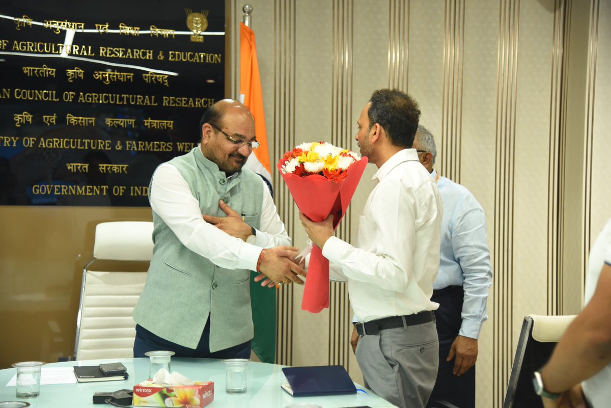 icarindia's tweet image. A delegation from WUR, Netherlands &amp;amp; RySS, Govt. of Andhra Pradesh met Dr. M. L. Jat, Secretary, DARE &amp;amp; DG, ICAR, today.
Discussions focused on collaboration in agroecology &amp;amp; natural farming . 🌱🌾
#ICAR #NaturalFarming @AgriGoI @PIB_India @ChouhanShivraj