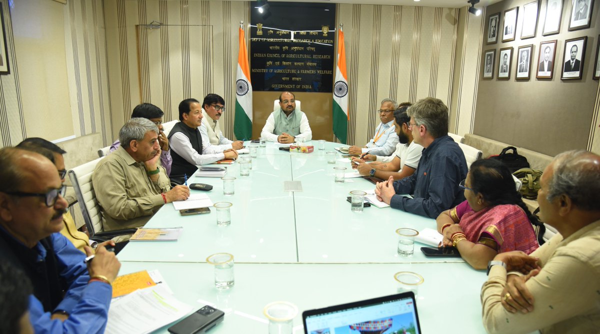 icarindia's tweet image. A delegation from WUR, Netherlands &amp;amp; RySS, Govt. of Andhra Pradesh met Dr. M. L. Jat, Secretary, DARE &amp;amp; DG, ICAR, today.
Discussions focused on collaboration in agroecology &amp;amp; natural farming . 🌱🌾
#ICAR #NaturalFarming @AgriGoI @PIB_India @ChouhanShivraj