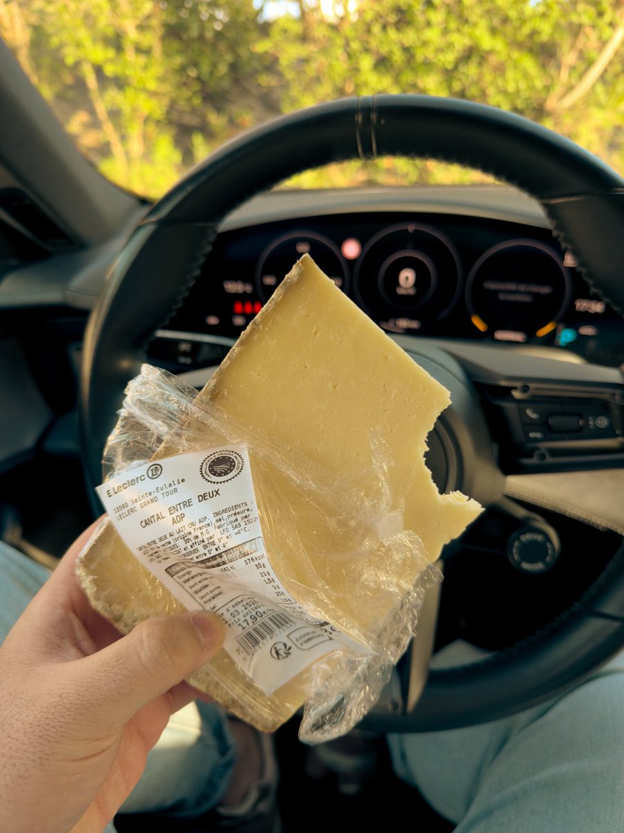 Powlisher tweet media