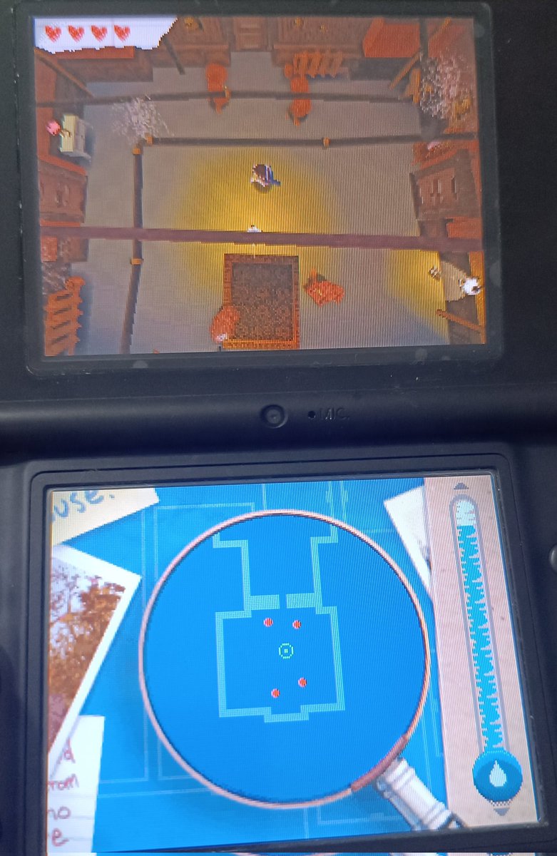 He empezado un poco porque sí el Monster House de Nintendo DS, que lo tenía por ahí muerto de pena, y me está pareciendo muy bueno. Cámara desde arriba como el Loaded y a pegar tiros apuntando en la táctil.