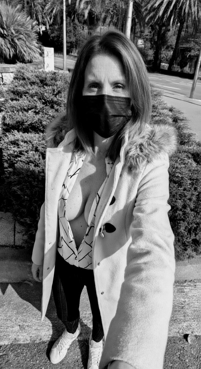 ObscurCurve's tweet photo. "Même dehors... l'ombre reste l'ombre 🖤"
#ObscurCurve #BlackAndWhite #MaskedWoman #Outdoors #Mystère #Silhouette #FrenchWoman #RPonly 😏 https://t.co/pgwzMNG0iD