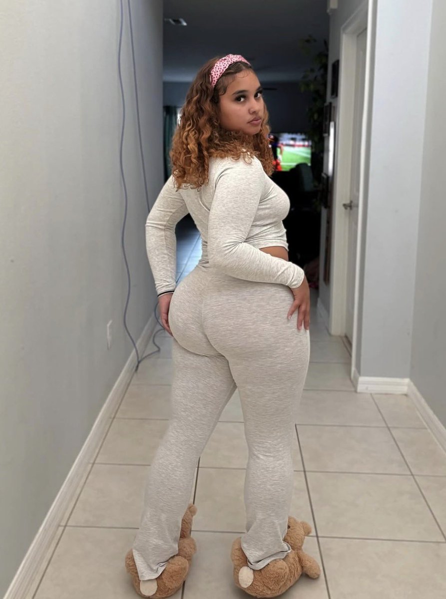 Rae 🦋 tweet media