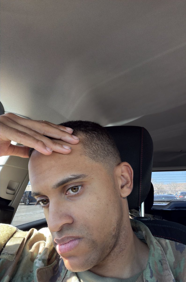 SwerVaee's tweet photo. Birthday cut now I head home to chill for the rest of my day https://t.co/U9WuvGbPdJ