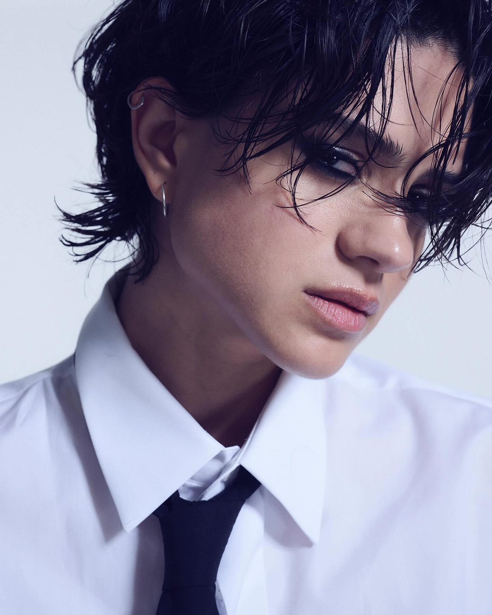 Alternative Celebs tweet media