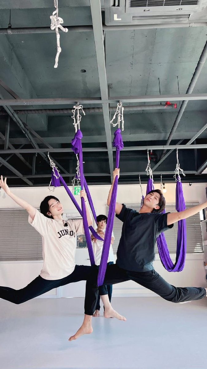 🪻🦎 ⌗𝙆𝙤𝙨𝙢𝙖 ⟬⟭⁷ seeing bts - isekko save me tweet media