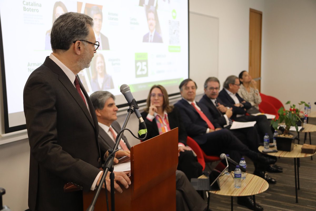 UExternado's tweet photo. En nuestra Casa de Estudios inicia el conversatorio ¿Son fundadas las narrativas de fraude electoral en Colombia?, liderado por el Departamento de Derecho Constitucional. 👏🏻

Este es un espacio en el que expertas(os), moderados por Carlos Medellín, exministro de Justicia, analizarán el derecho electoral, el régimen democrático y las implicaciones de estas narrativas en la confianza ciudadana y la estabilidad institucional del país. 🇨🇴🗳️