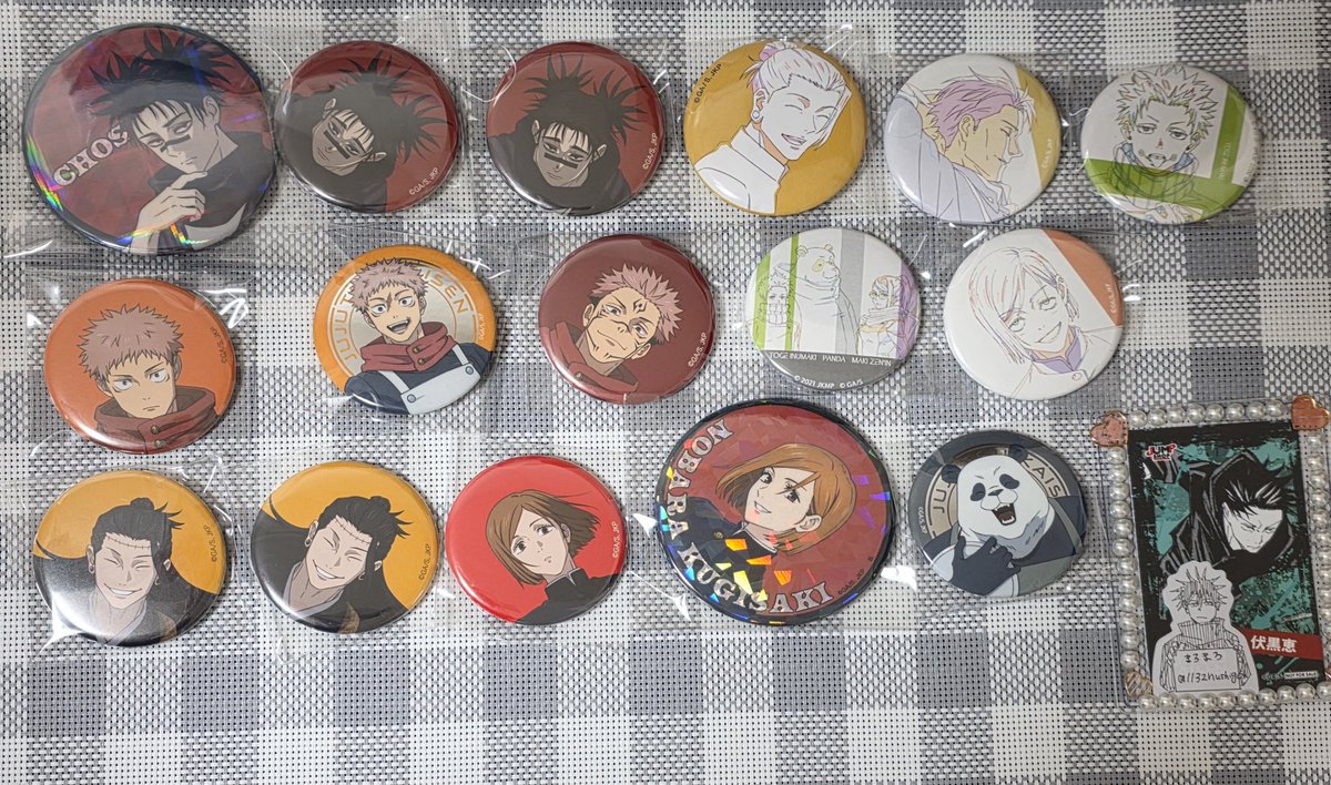 1132hushigo's tweet photo. 【交換/讓渡】
アニメーション呪術廻戦展 呪展
ホロホロ缶バッジ  中外カフェ クリアカード、フォト風カード
譲▶画像1.2
求▶👑渋谷事変缶バッジ五条(カラー)
👑フォト風カード五条、伏黒(五条と同数まで)
・画像3もご一読お願いいたします。
・大阪手渡しor郵送
検索からもお気軽にお声がけ下さい https://t.co/0OfYl7pgNc