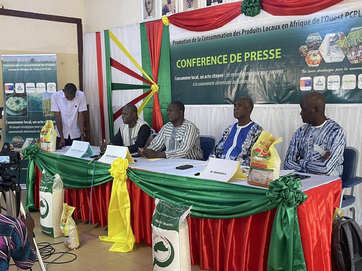 roppainfo's tweet photo. "Consomation du Riz local" une Conference de presse  à Ouagadougou 🇧🇫 , pour faire de la consommation du riz du Burkina Faso un levier stratégique pour la souveraineté alimentaire.
Organisée par UNPRB, CIR-B, CPF,CRCOPR,ROPPA,TRIAS, RIKOLTO.
#RizDuBurkina https://t.co/hhrcpWdEm3