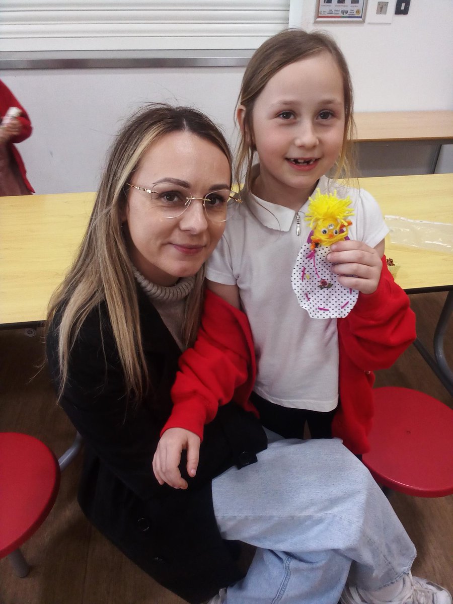 Year3L's tweet photo. What a lovely time y3 had this afternoon at their parent workshop! We created pompom chicks in an Easter egg bed. Lots of DT skills were used and we ate cakes made by the children! @PrimaryGreat #DANCE #GCPDT https://t.co/Zec7LMvjNB