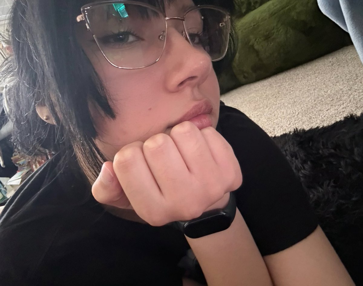 ꫝ𝓇𝒾 tweet media