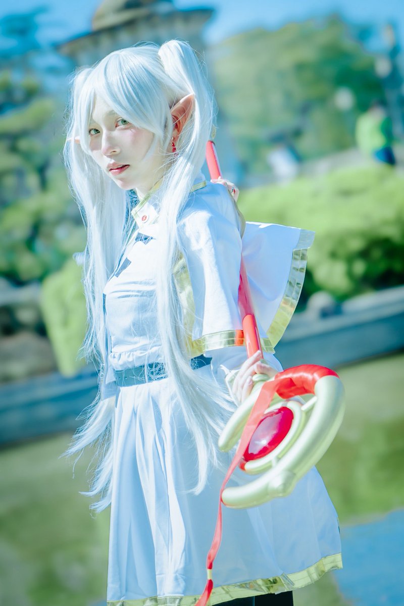 K_TStudio's tweet photo. 振り返った視線の先に、誰を想うのか。

葬送のフリーレン / フリーレン

👤: @sakura_maru_810 
📸: me

柔らかい光の中で、咲良さんのふと見せた寂しげな表情に心奪われました

フリーレンの心の機微を完璧に表現されていました👌 https://t.co/KqEkwYDVoj