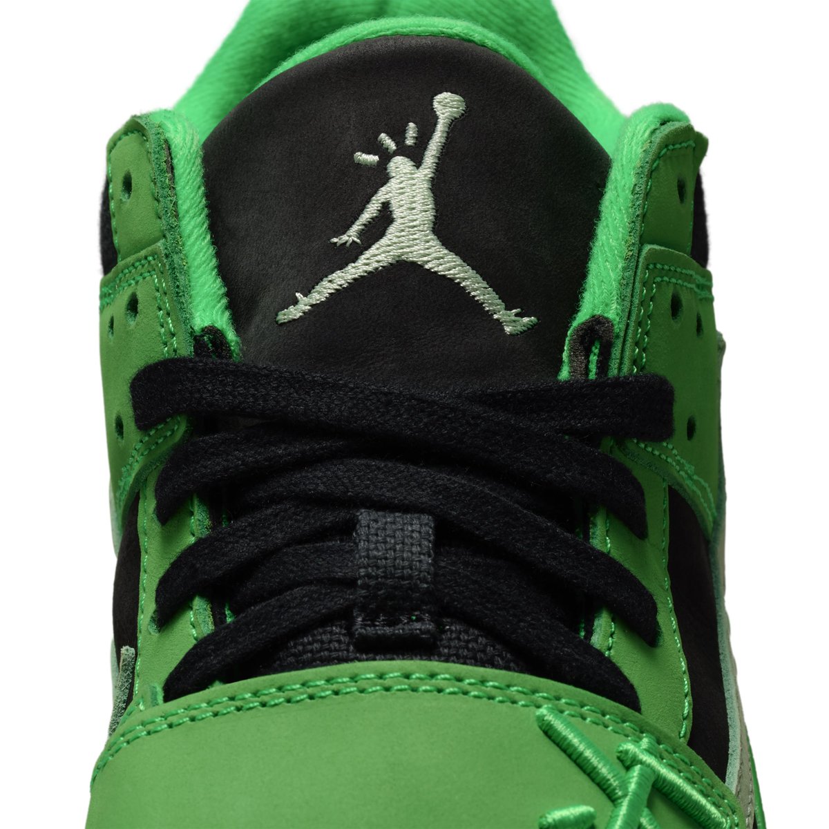 TROPHY ROOM tweet media