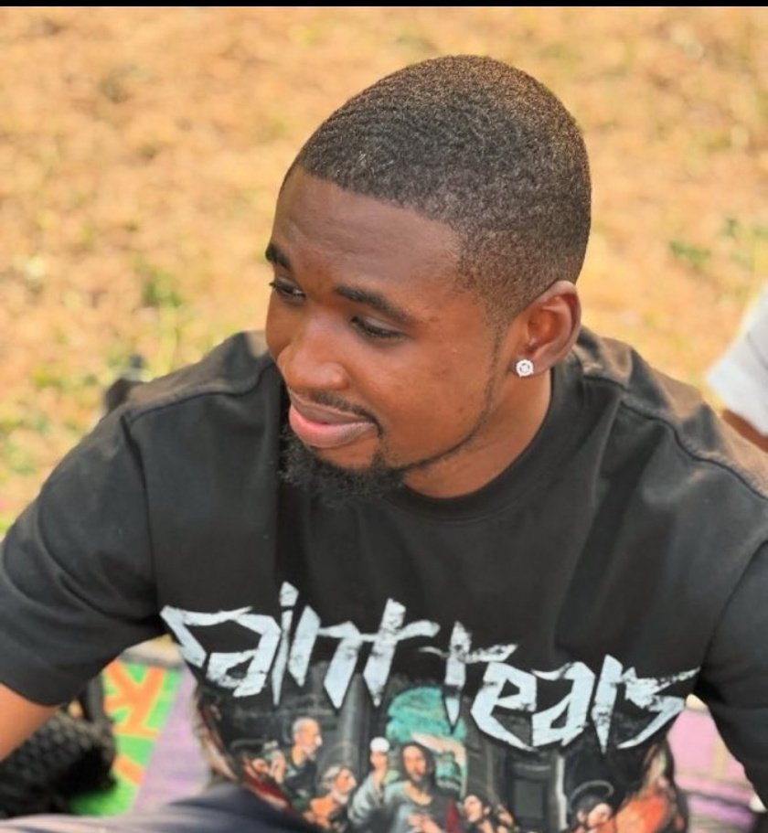 Olaaaaamide's tweet image. I am so disappointed in #30bg see how my mutuals dey her TL dey type welcome back Like say she be celebrity 😒 chai it's well, this her brother come dey resemble @abazwhyllzz or nah my eye 🤔🤔🤔🤔🤔