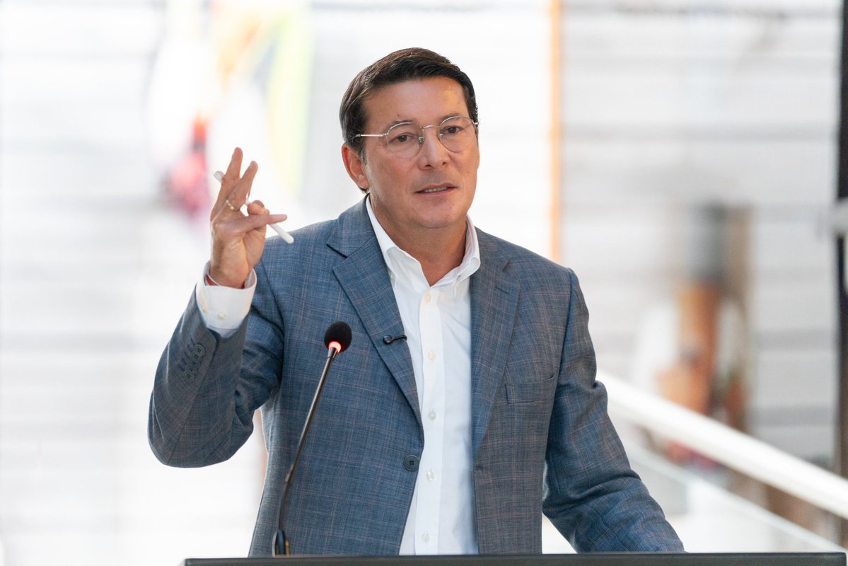 José G. Esquea tweet media