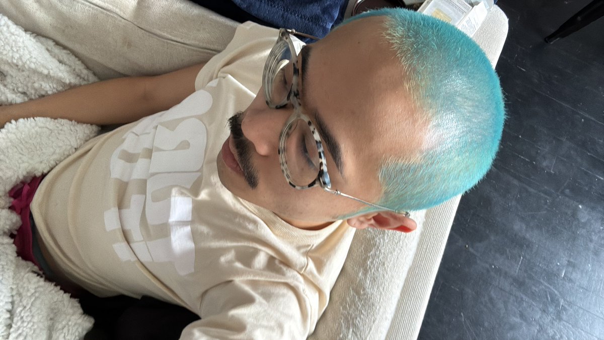 treatmenice🇰🇭 tweet media