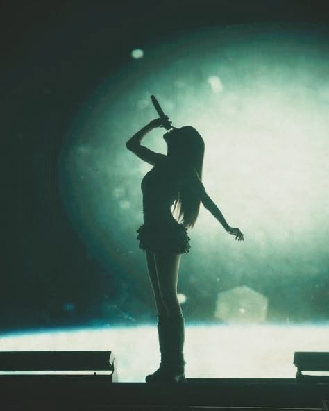 торі сто-геліт. 🎃👻🦇 tweet media