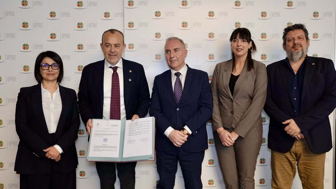 caramellabuona's tweet photo. Tutela dell’infanzia, firmato il protocollo tra Consiglio regionale del Lazio e Caramella Buona https://t.co/VTE2lkaCET

@RegioneLazio @ConsiglioLazio @r_mirabile @antoaurigemma https://t.co/Ij3rjenJar