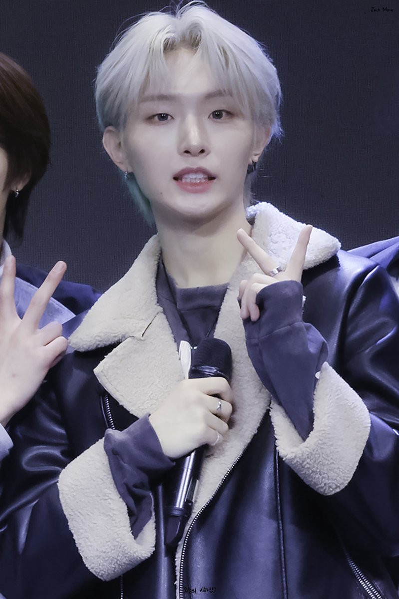 260307 퍼스트뮤직 시하 생일 대면

하나도 안컷는데 마니 컷어 🥹🥹🥹 

#XIHA #시하
#NTX #엔티엑스
#오늘의_시하진